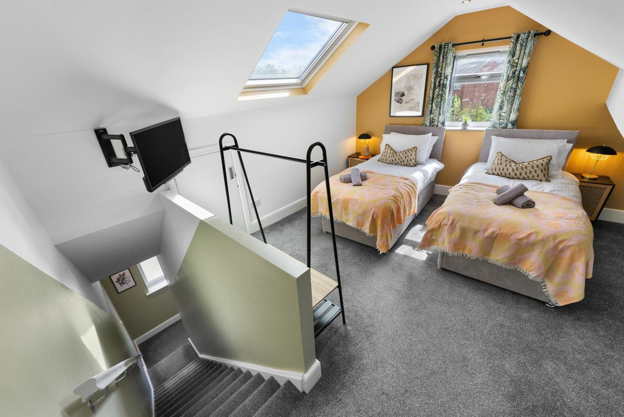 4-Bedroom Stunning Luxe, Spacious & Stylish Design House Bolton, Sleeps 11, With Parking Central Bolton, Links To Manchester, Pet-Friendly, Best For Groups! Work Contractors And Summer Special Offer! - By Blue Puffin Stays Farnworth Kültér fotó